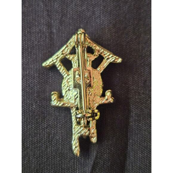 Vintage Collectible Pin CooCoo Cuckoo Clock Design Gold Tone 1.5" - Picture 6 of 8